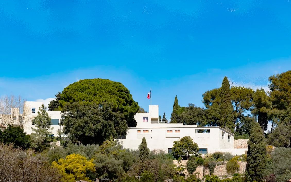 La Villa Noailles : l’audace d’un rêve surplombant Hyères